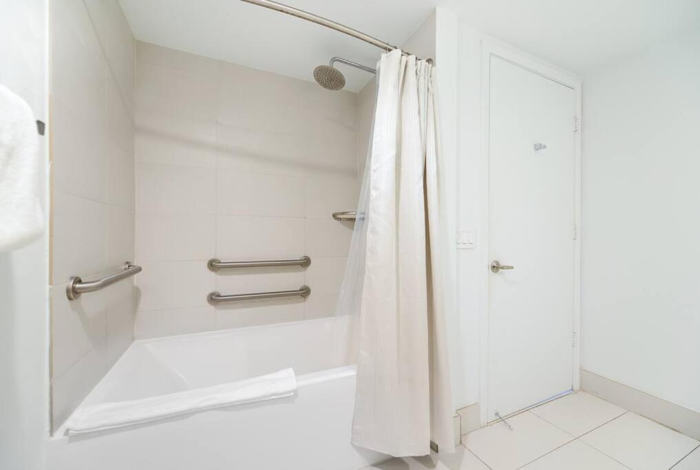 Awesome 2Br Condo Beachwalk Resort Hallandale Beach Εξωτερικό φωτογραφία